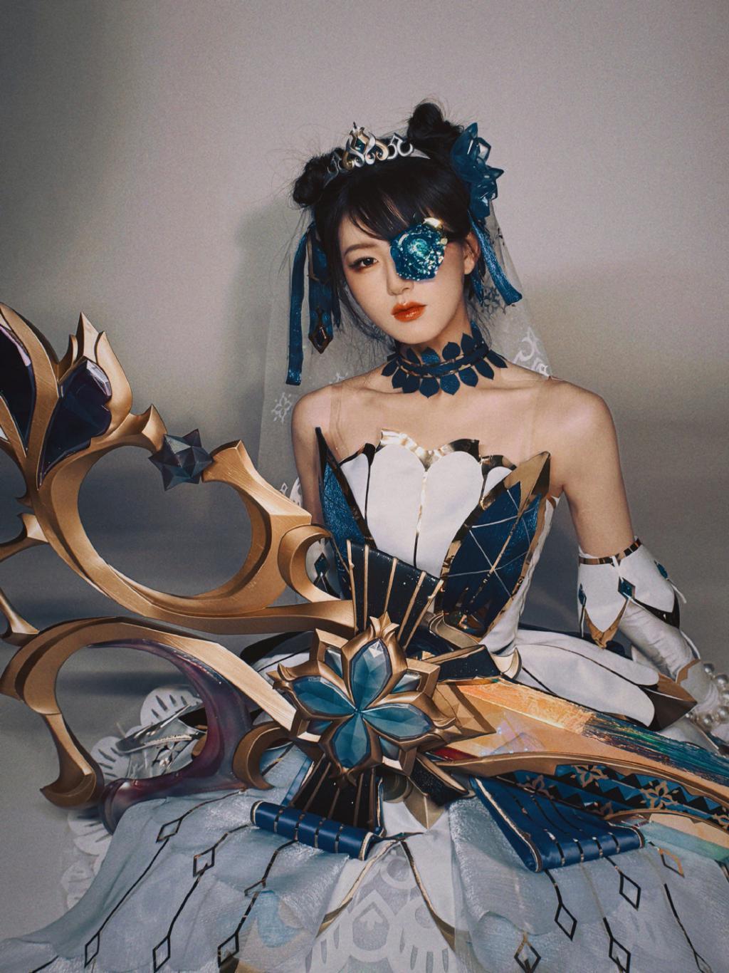 赵露思COS游戏角色 扎双丸子头娇俏可人