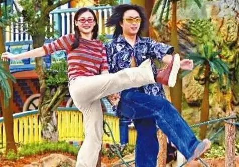 和太子爷正式分手，哭红眼上热搜！