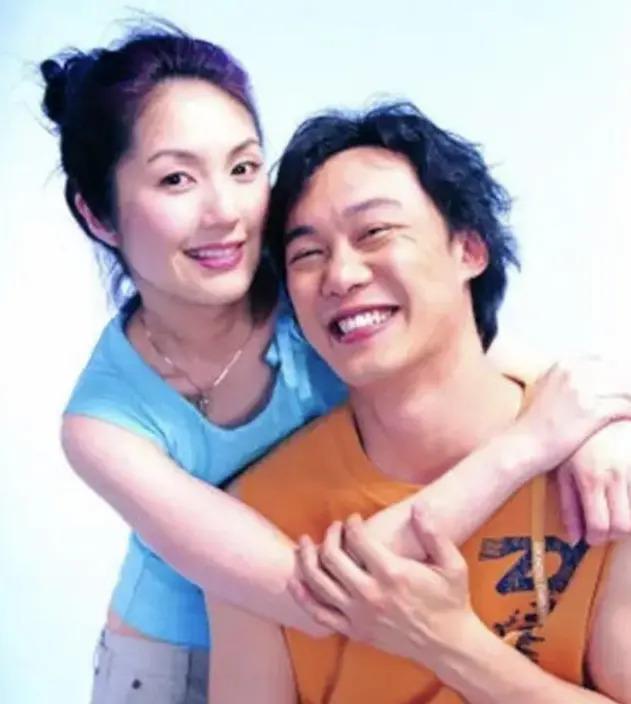 和太子爷正式分手，哭红眼上热搜！