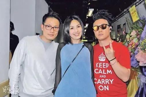和太子爷正式分手，哭红眼上热搜！