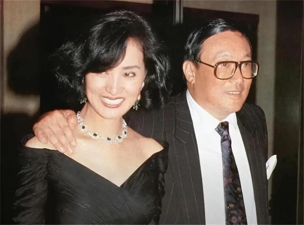 隐忍43年不离婚，丈夫去世后继承70亿财产，史上最强原配