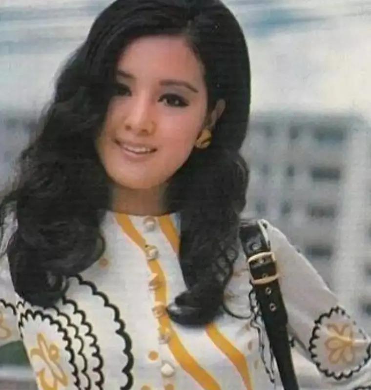 隐忍43年不离婚，丈夫去世后继承70亿财产，史上最强原配