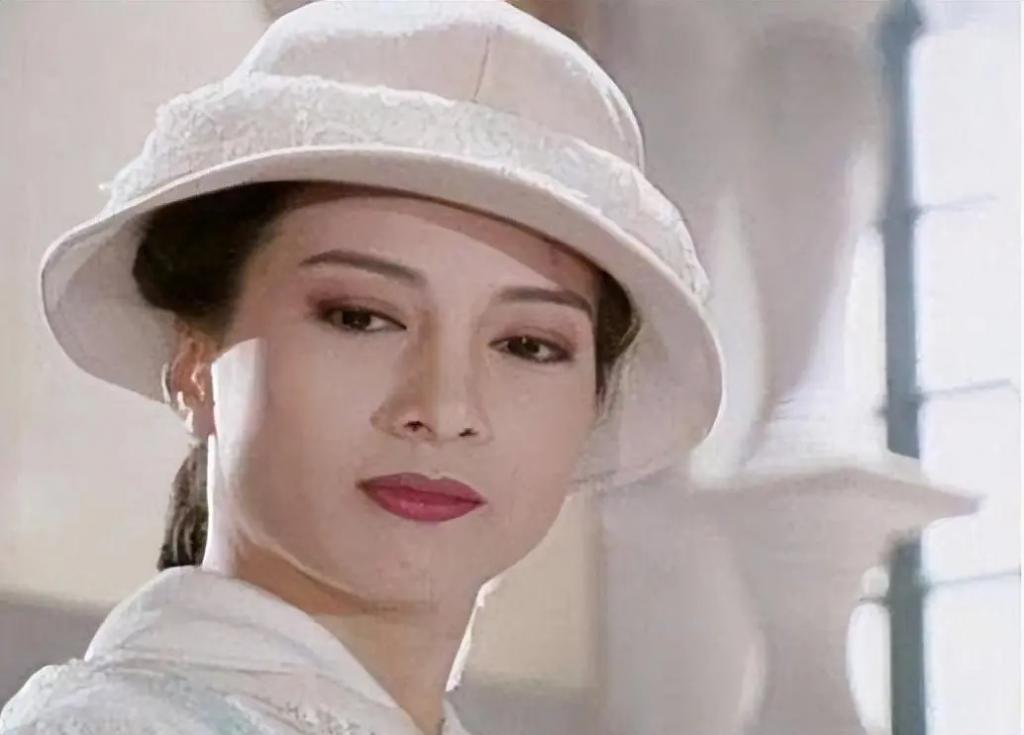 隐忍43年不离婚，丈夫去世后继承70亿财产，史上最强原配