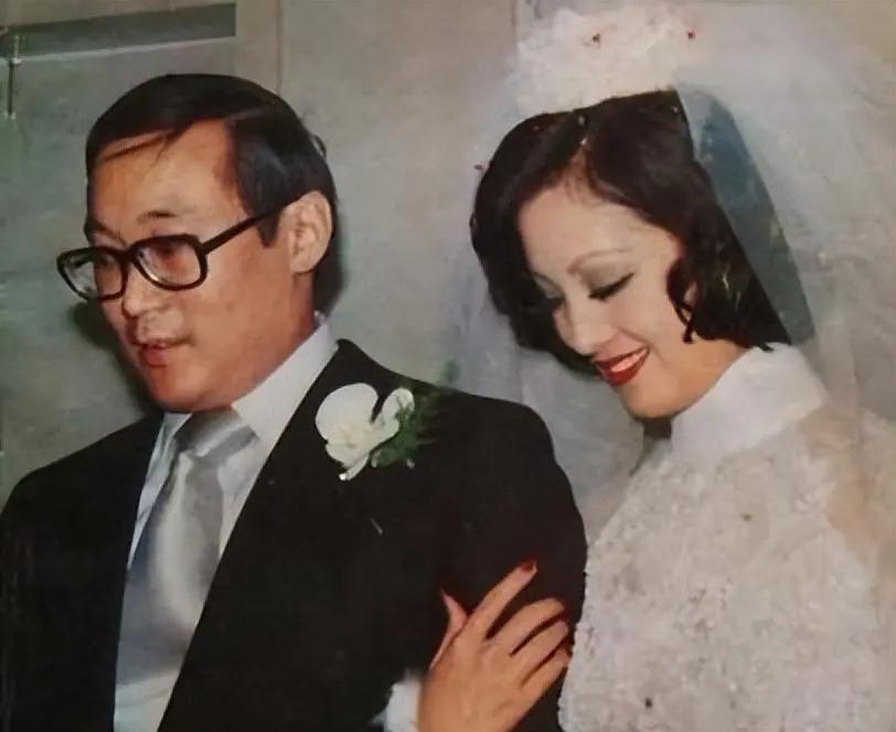 隐忍43年不离婚，丈夫去世后继承70亿财产，史上最强原配