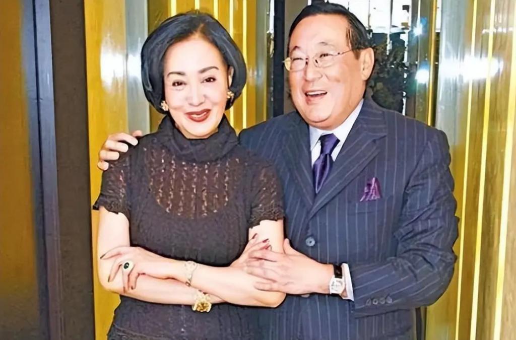 隐忍43年不离婚，丈夫去世后继承70亿财产，史上最强原配