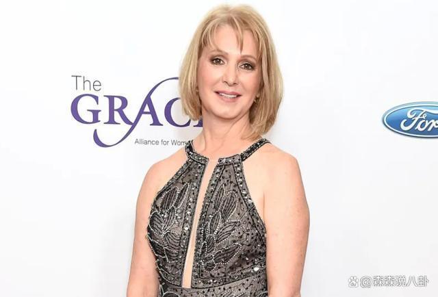 “南方小鸡”前主唱劳拉·林奇车祸去世，肇事者送医后脱离危险