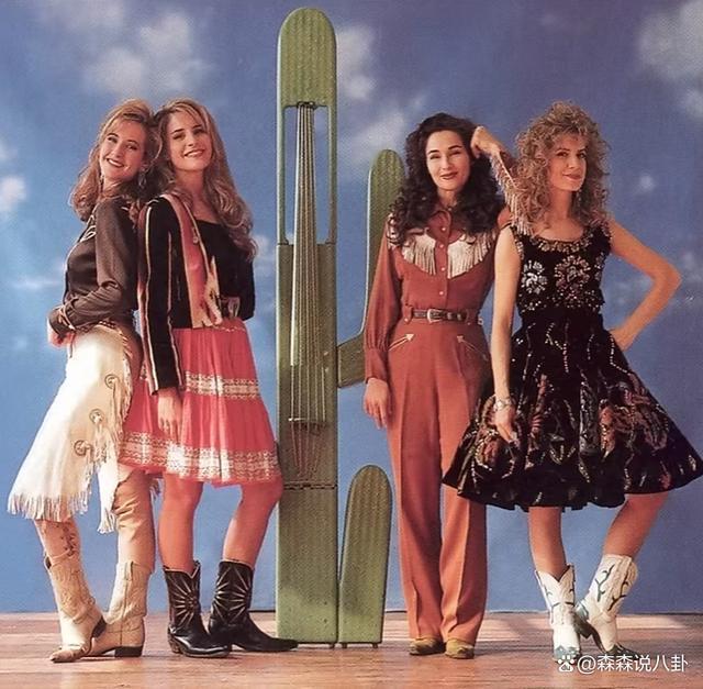 “南方小鸡”前主唱劳拉·林奇车祸去世，肇事者送医后脱离危险