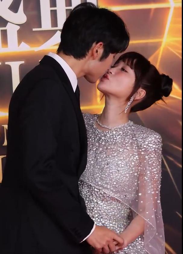 人前恩爱却不顾妻子感受？他被网友吐槽“表演型人格”