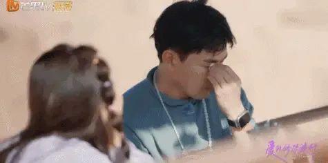 人前恩爱却不顾妻子感受？他被网友吐槽“表演型人格”