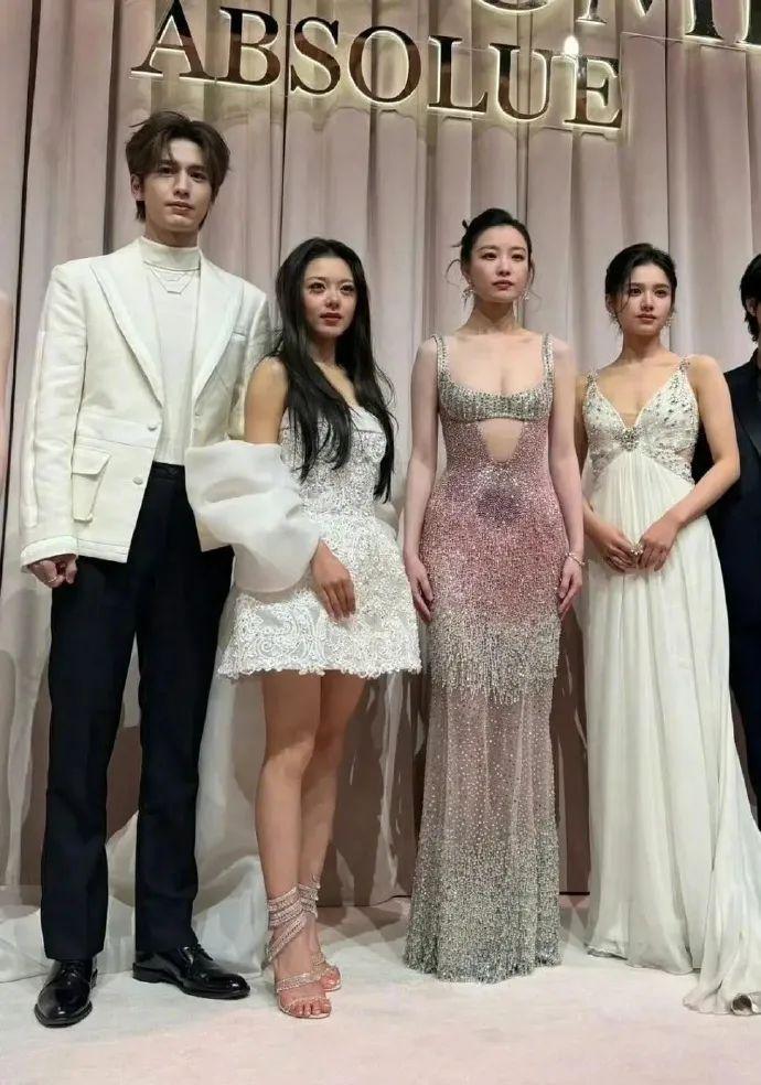 赵今麦的化妆师精神状态还好吗？