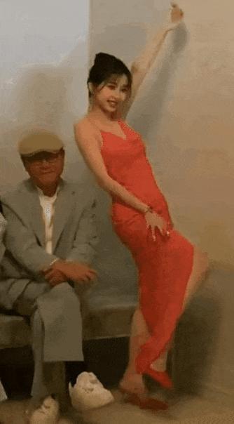 赵露思虞书欣，怎么一个比一个夹