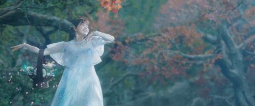 赵露思虞书欣，怎么一个比一个夹