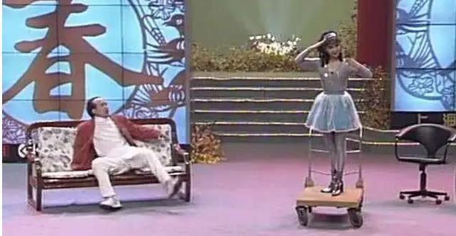 赵露思虞书欣，怎么一个比一个夹