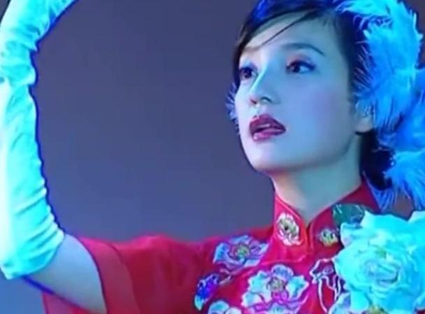 情深深雨蒙蒙：秦五爷聘用依萍不是因为她歌唱得好！