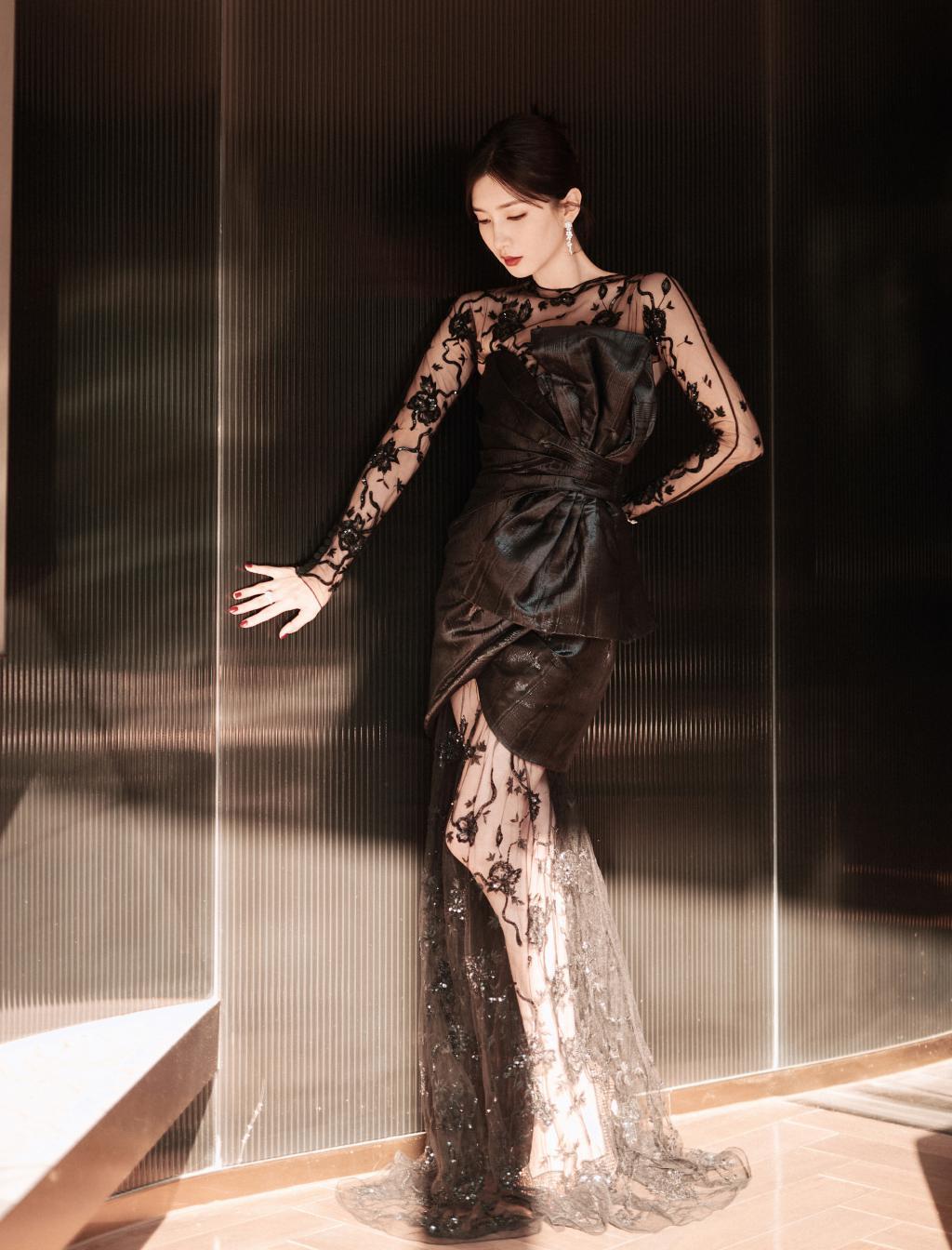 江疏影穿透视黑裙撩人 美腿若隐若现太吸睛