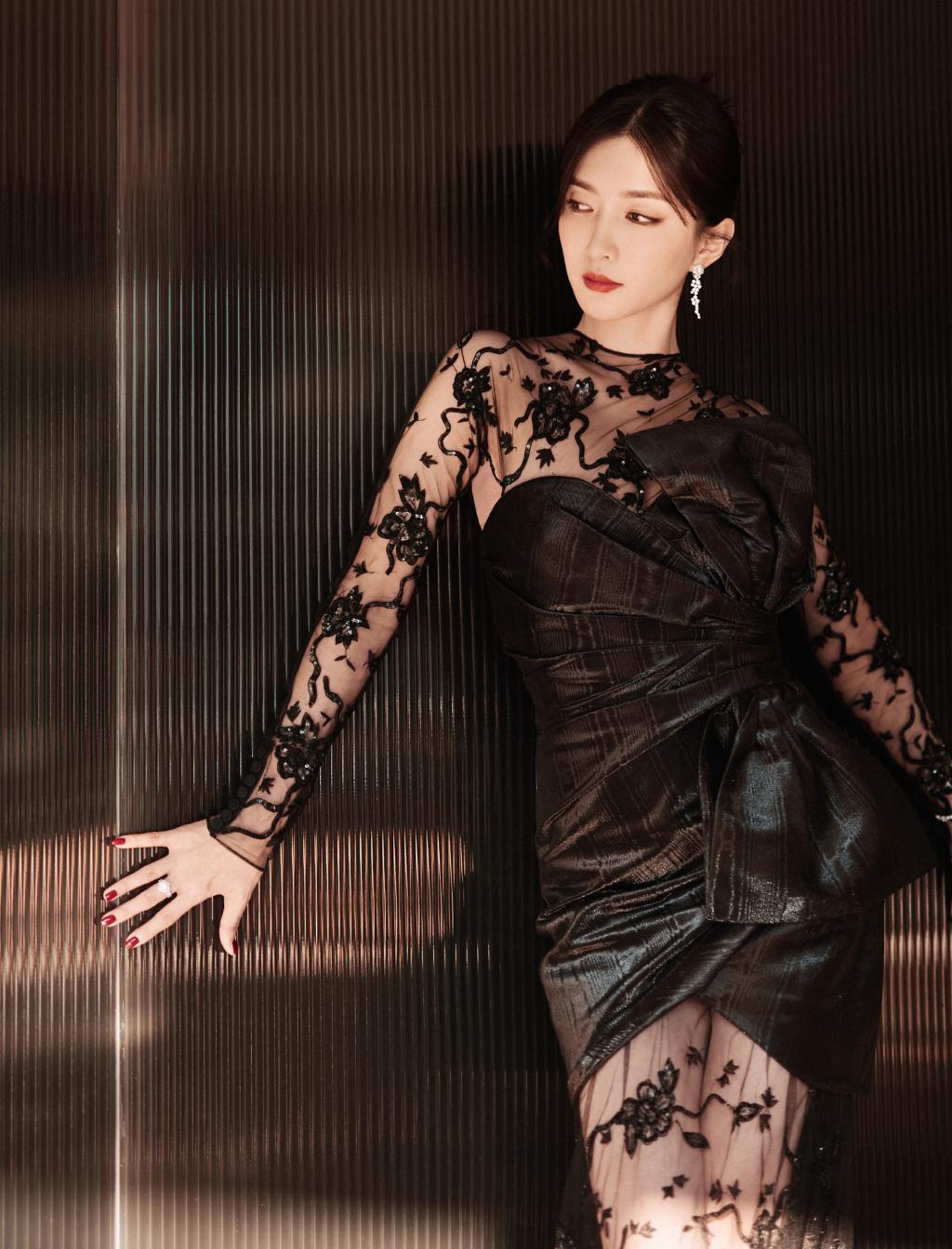 江疏影穿透视黑裙撩人 美腿若隐若现太吸睛