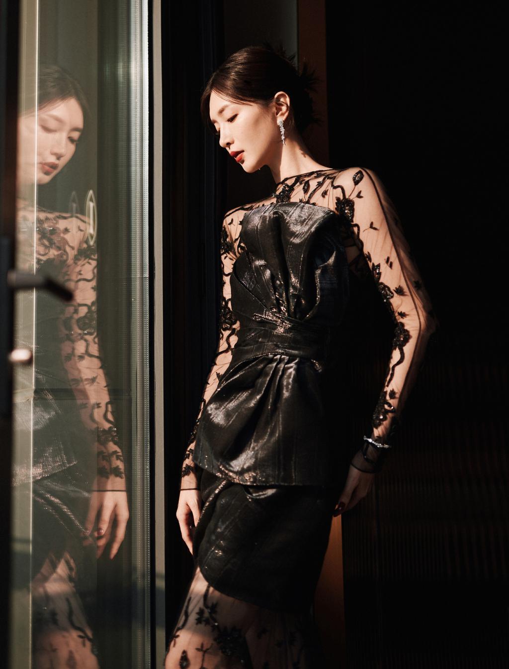 江疏影穿透视黑裙撩人 美腿若隐若现太吸睛