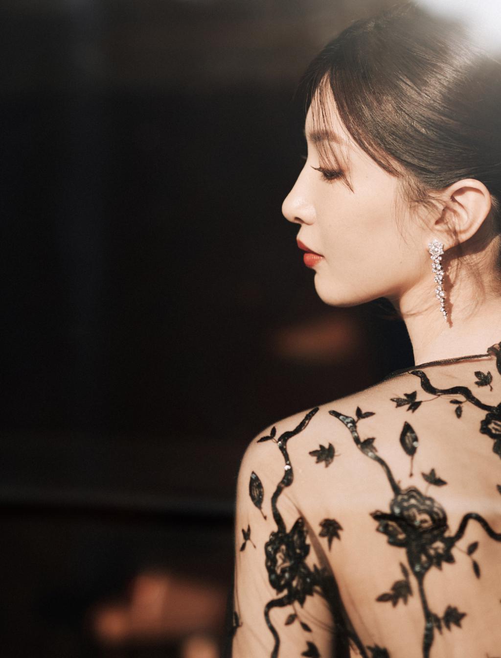 江疏影穿透视黑裙撩人 美腿若隐若现太吸睛