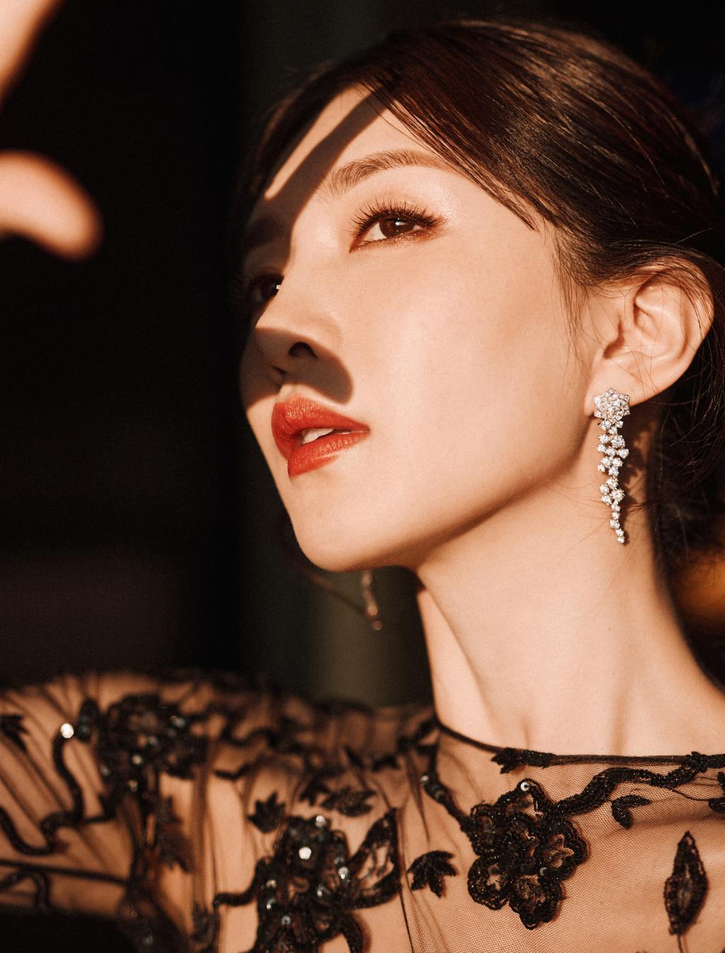 江疏影穿透视黑裙撩人 美腿若隐若现太吸睛