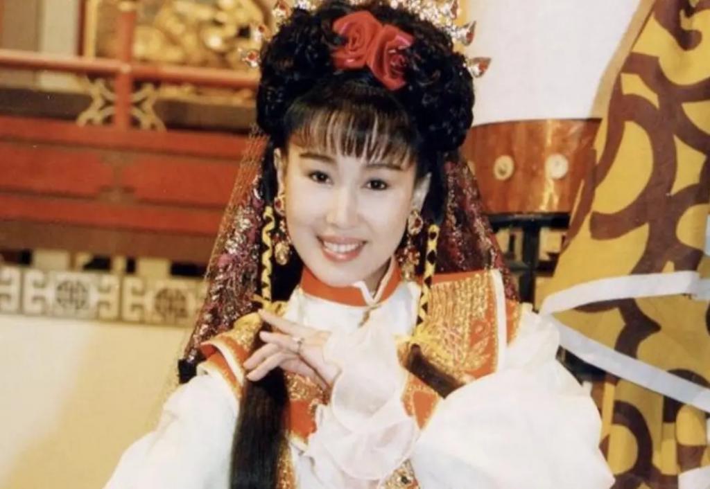 为爱退圈,被渣男劈腿骗2900万,如今65岁要复出?