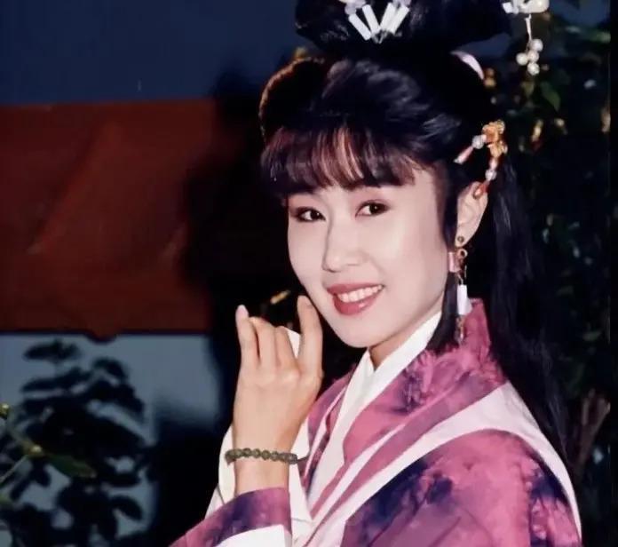 为爱退圈,被渣男劈腿骗2900万,如今65岁要复出?