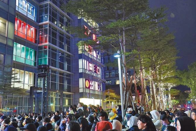 又一诚品书店“熄灯” 岛内实体书店困境引发关注