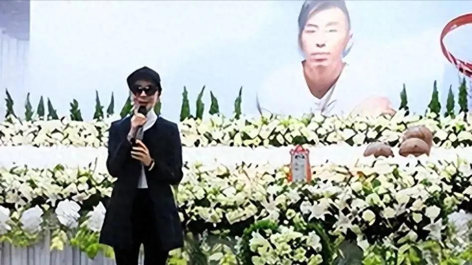 前夫借肚生子!嫁当红歌手甘愿隐退,遇骗婚忍夫偷欢反被抛弃