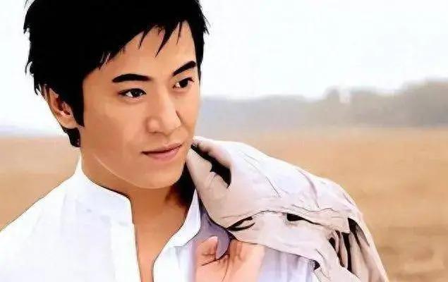 54岁情歌王子毛宁跑商演赚钱，曾8次上春晚，却被捕入狱