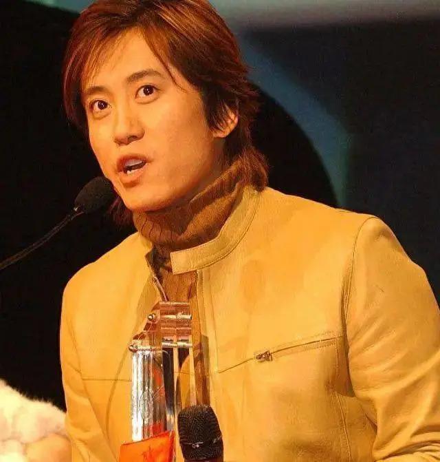 54岁情歌王子毛宁跑商演赚钱，曾8次上春晚，却被捕入狱
