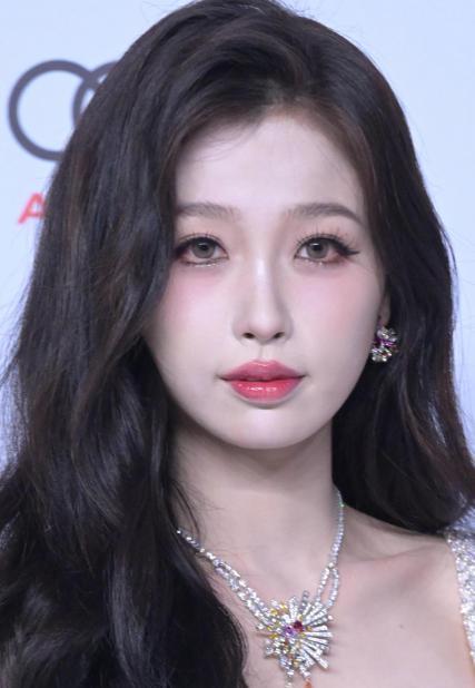 真空的倪妮，土气的赵今麦，女明星审美差距，出来了