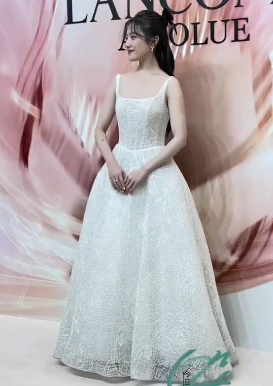 真空的倪妮，土气的赵今麦，女明星审美差距，出来了