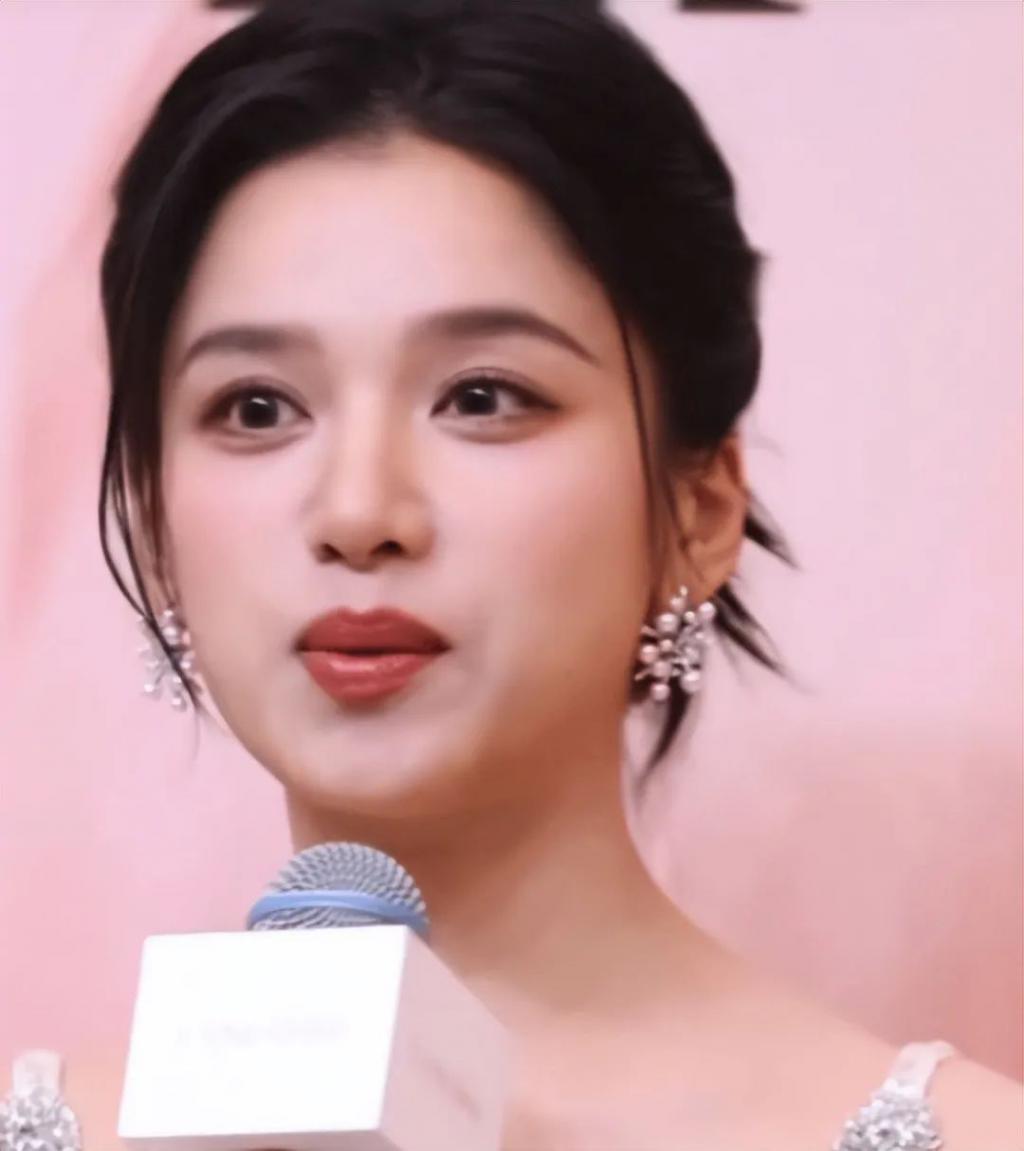 真空的倪妮，土气的赵今麦，女明星审美差距，出来了