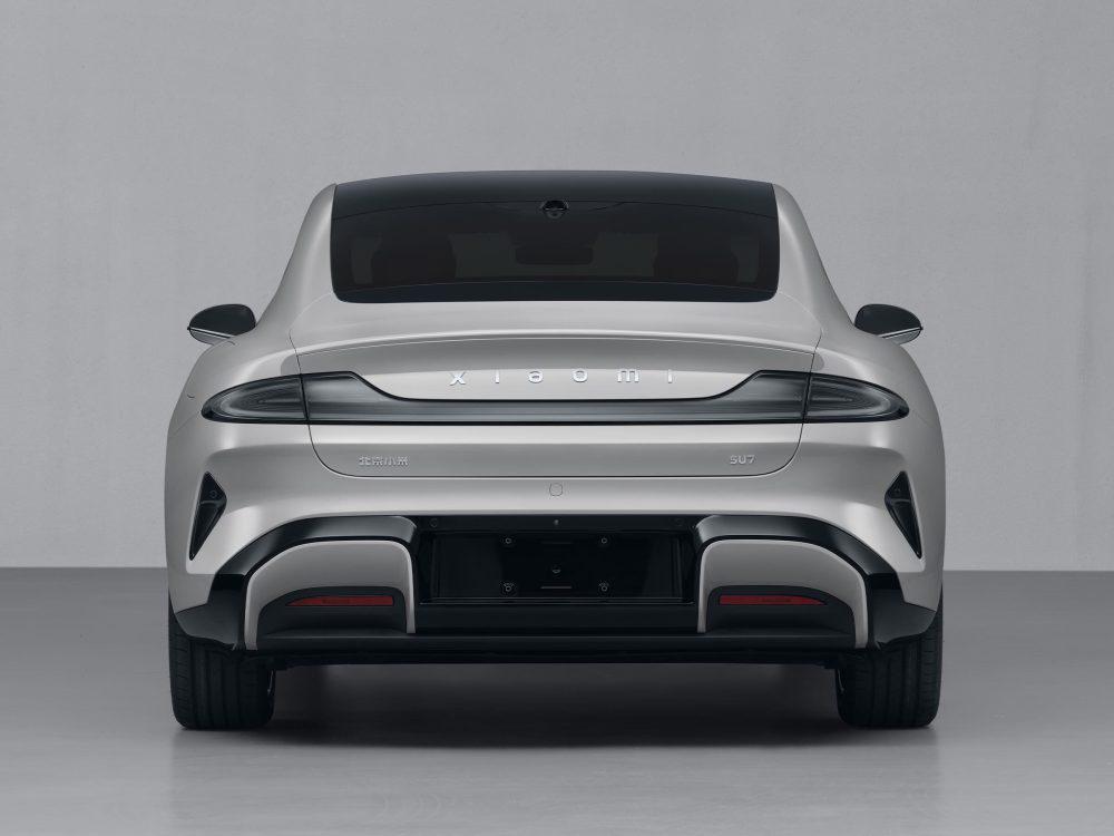 雷军：小米SU7正式上市还需几个月 定价未决定但“确实有点贵”