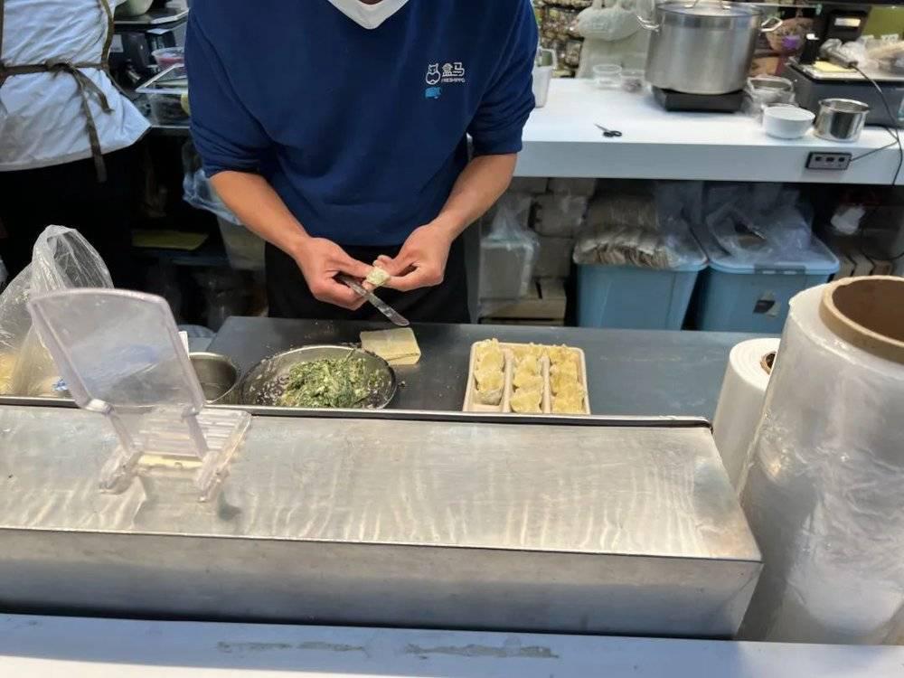商超餐饮区，正在成为消费者心中新的“理想食堂”