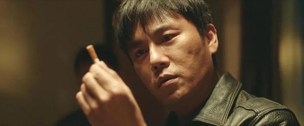 《三大队》唯一的整容脸，原来是个“关系户”，秦昊都带不动