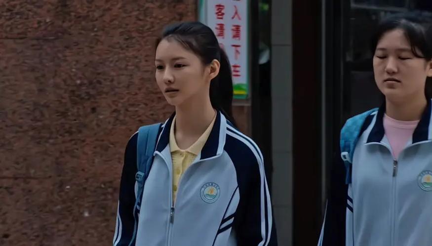 《三大队》唯一的整容脸，原来是个“关系户”，秦昊都带不动