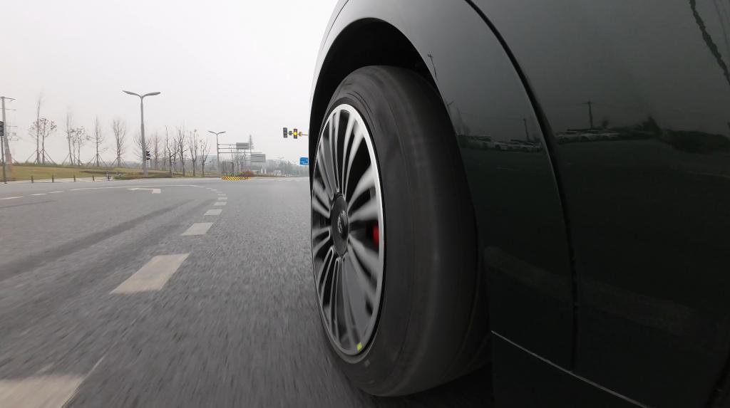 华为今天掏出了问界M9，46.98万起售的车竟然这么好卖。。。