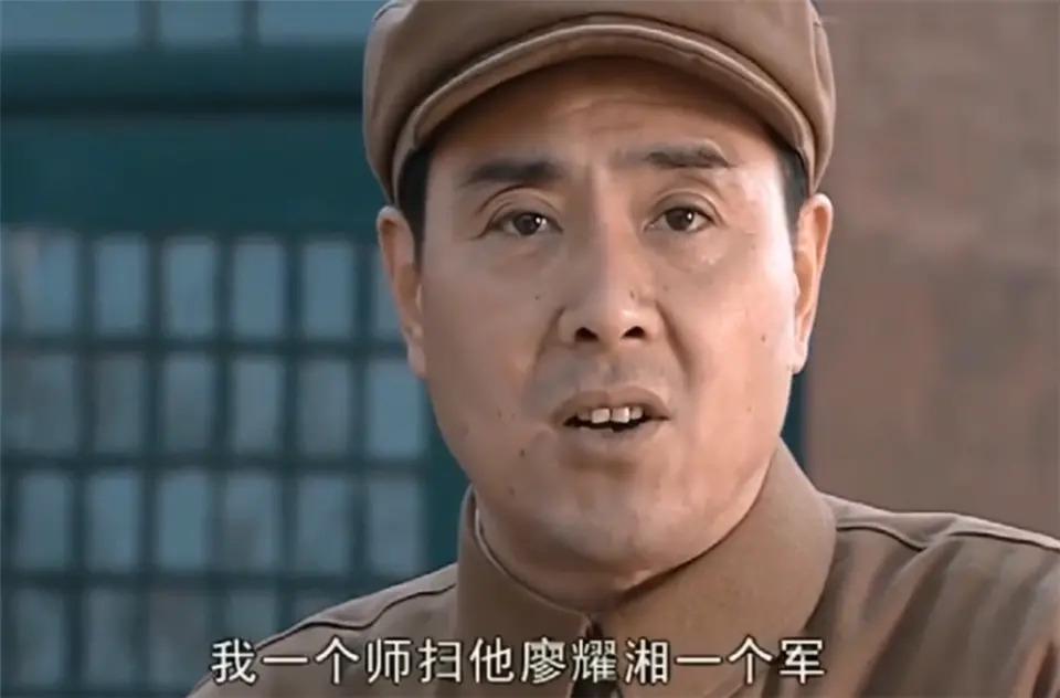 《亮剑》幕后：陈建斌拒演，剧组司机意外成为“日本大佐”