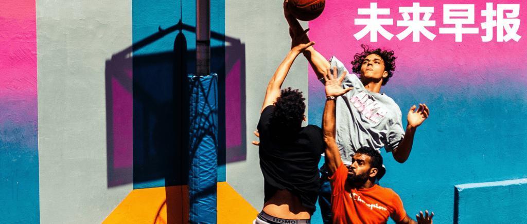 雷军称小米第一辆车「有点贵」/ 46.98 万起，华为问界 M9 大定突破 1 万 / 微信 AI 下月亮相