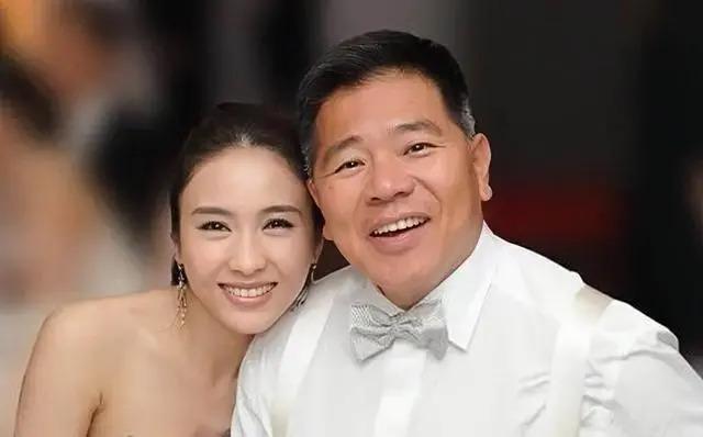 黎姿弟弟遇严重车祸半身瘫痪，时隔16年再次站起来