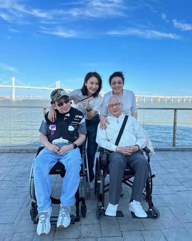 黎姿弟弟迎48岁生日 车祸16年后再次站起来太惊喜