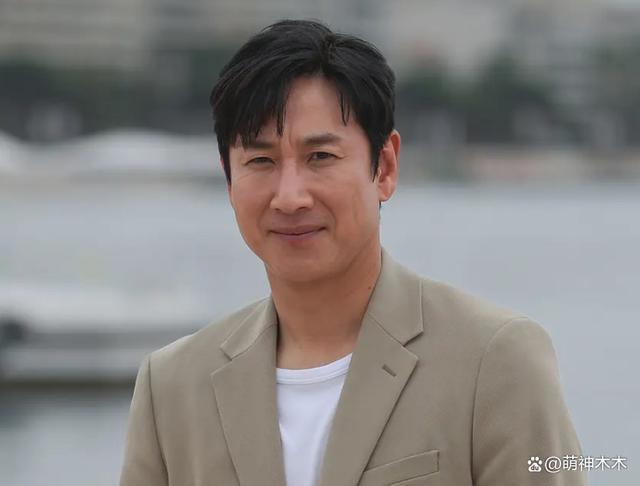 李善均最后一次露面曝光，神情憔悴状态不佳，生前饱受情人威胁