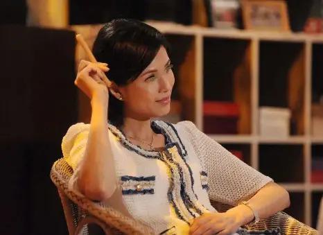 官宣离婚！拼命打工还债，老公住夜店不回家！