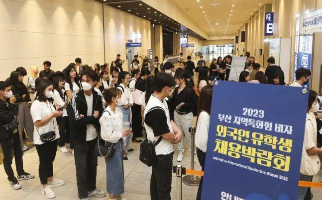 媒体：在韩国海外留学生毕业后留韩率大幅度减少