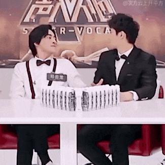 他俩恋爱，有这么吓人？