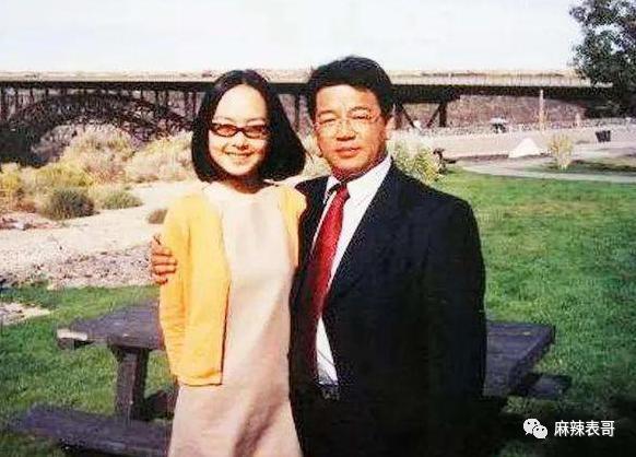 他俩恋爱，有这么吓人？