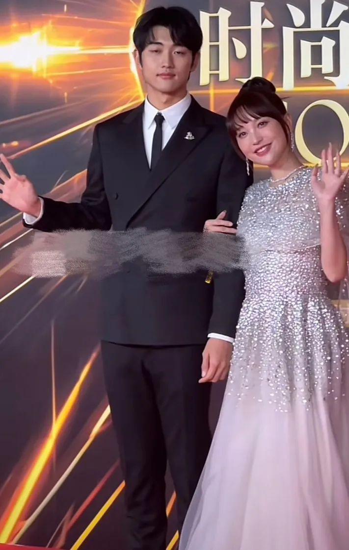 公然在红毯接吻？第一次觉得油可以形容“一对人”……