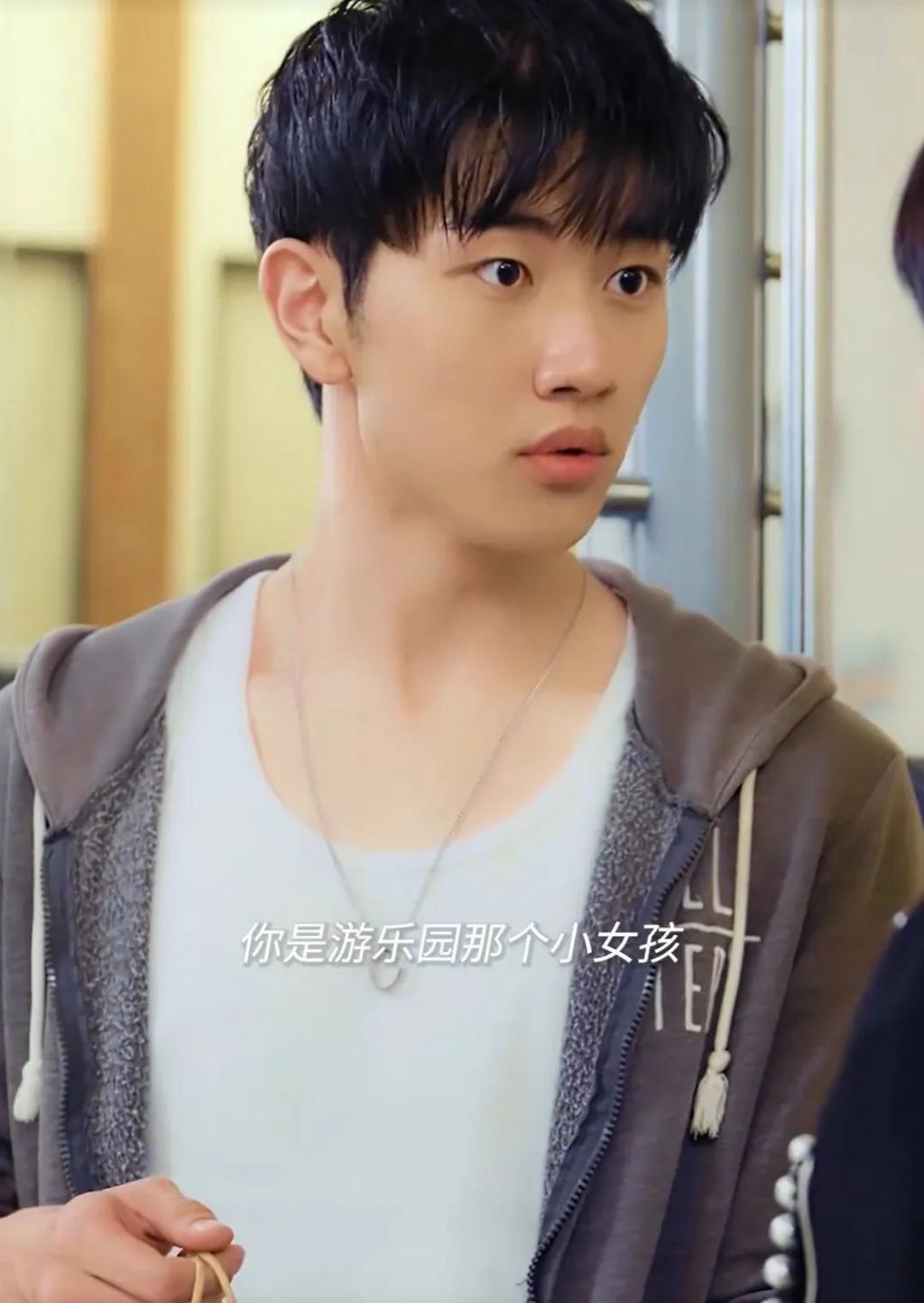 公然在红毯接吻？第一次觉得油可以形容“一对人”……
