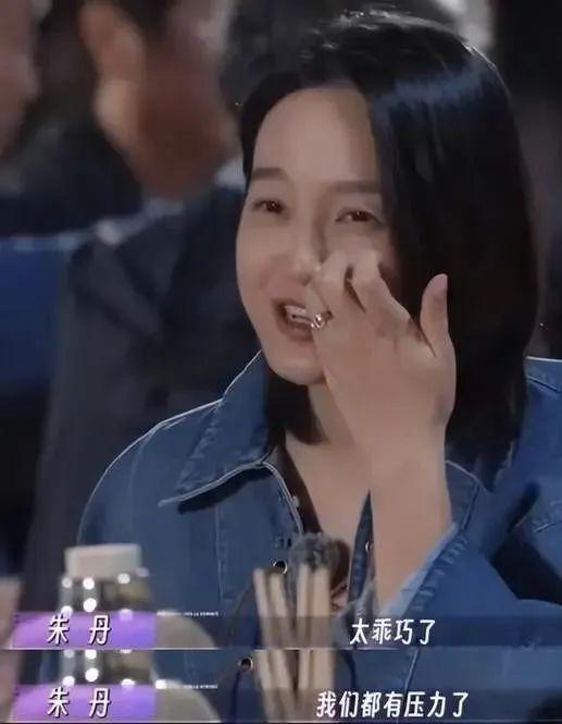 公然在红毯接吻？第一次觉得油可以形容“一对人”……