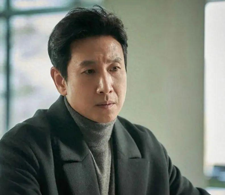 李善均去世现场：用塑料布包裹车子，法医现场取证查死因